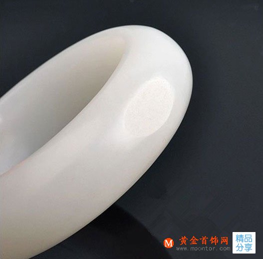 
	和田玉手鐲鑒別真偽的方法
