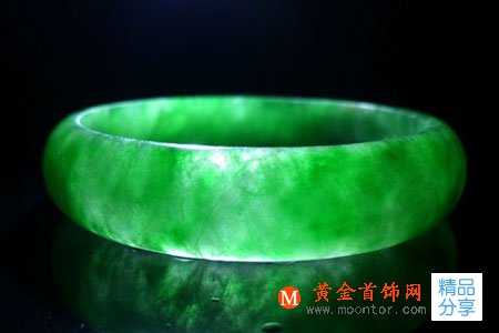 
	揭秘翡翠C貨的制作過程
