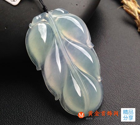 
	翡翠掛件——從原石到成品的加工過程
