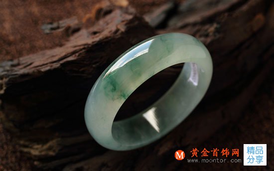 
	翡翠毛料加工過程大公開 打造精致翡翠玉制品
