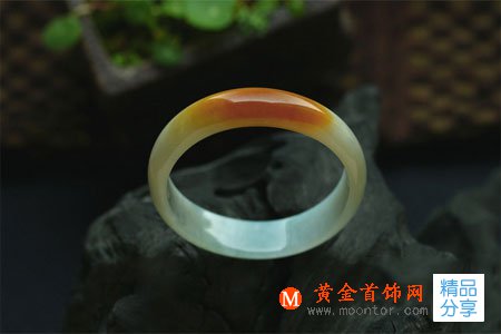 
	翡翠手鐲的制作過程
