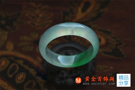 
	翡翠手鐲的制作過程
