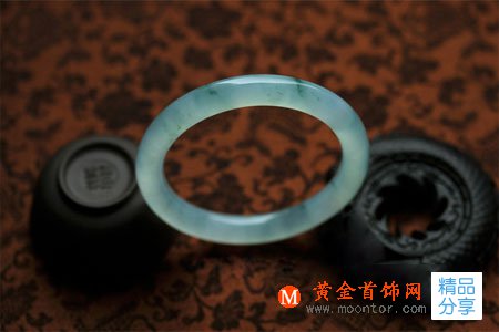 
	翡翠手鐲的制作過程
