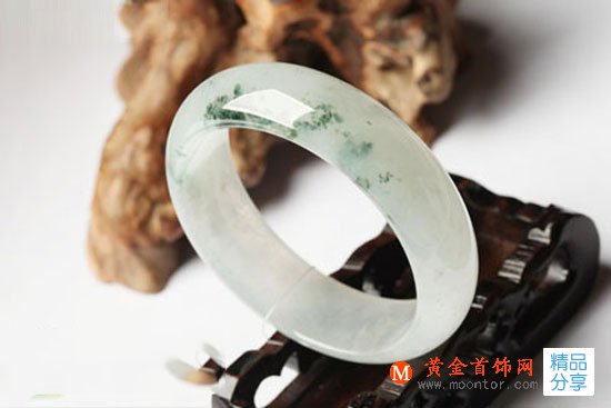 
	翡翠手鐲加工流程概述 見證翡翠手鐲的生產過程

