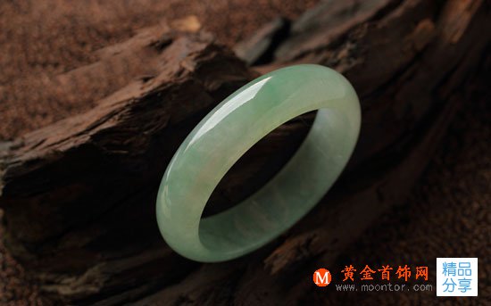 
	翡翠手鐲加工流程概述 見證翡翠手鐲的生產過程
