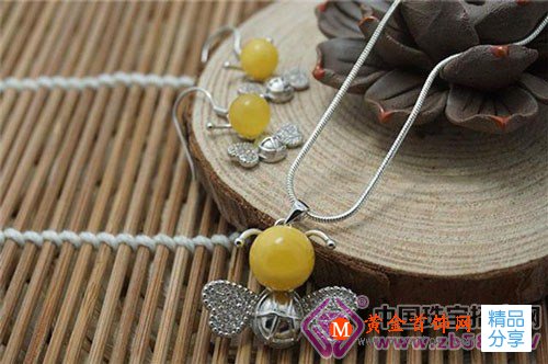 
	精心呵護，讓蜜蠟一直美下去
