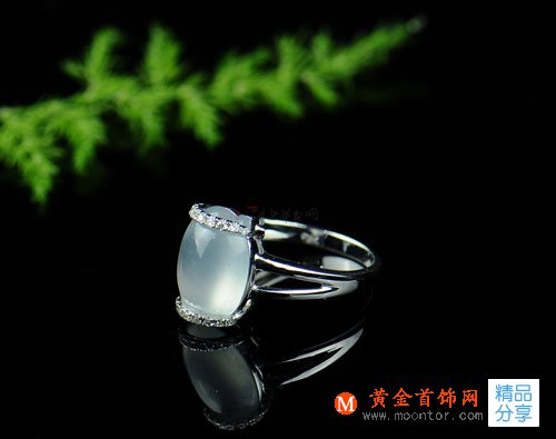 
	超美的翡翠戒指鑲嵌，哪種款式是你的愛？

