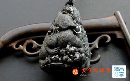 
	雕工詮釋翡翠收藏的美
