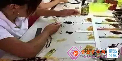 
	精美琥珀飾品是這樣出來的
