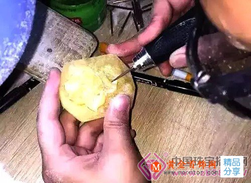 
	精美琥珀飾品是這樣出來的
