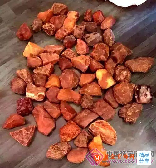 
	精美琥珀飾品是這樣出來的
