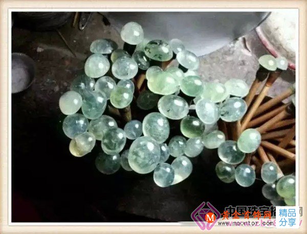 
	圖解，葡萄石怎么打磨出來的?
