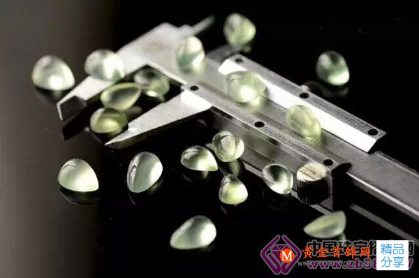 
	圖解，葡萄石怎么打磨出來的?

