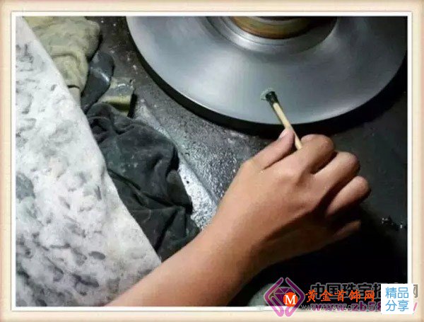 
	圖解，葡萄石怎么打磨出來的?
