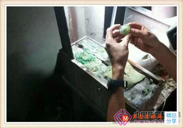 
	圖解，葡萄石怎么打磨出來的?
