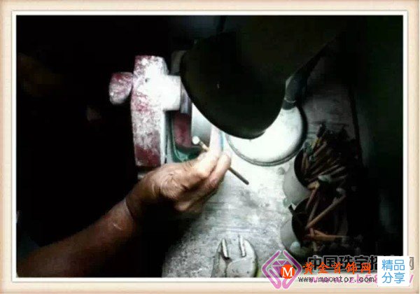 
	圖解，葡萄石怎么打磨出來的?
