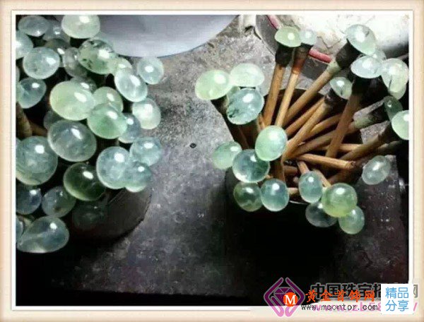 
	圖解，葡萄石怎么打磨出來的?
