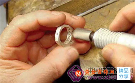 
	解說珠寶飾品是怎樣煉成的
