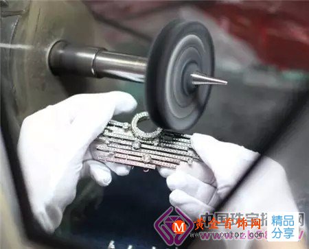 
	解說珠寶飾品是怎樣煉成的
