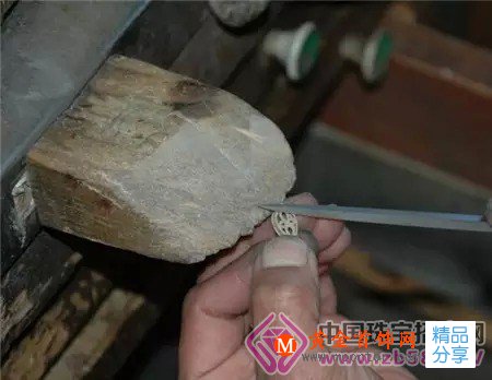 
	解說珠寶飾品是怎樣煉成的
