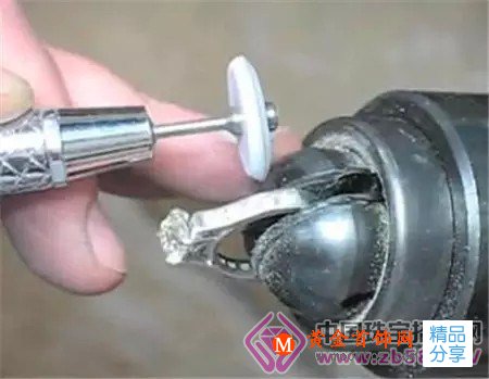 
	解說珠寶飾品是怎樣煉成的
