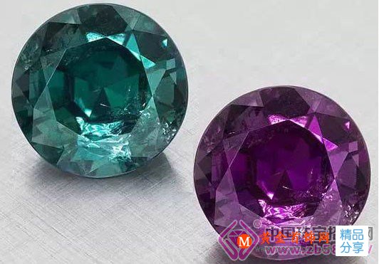 
	白天的祖母綠，晚上成了紅寶石？

