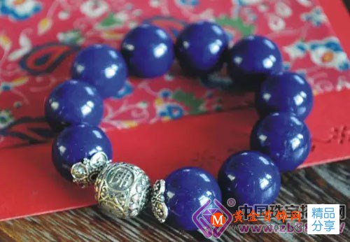 
	茶余小鑒：深受帝王青睞的寶石——青金石
