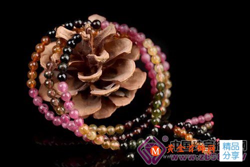 
	天上彩虹色 人間碧璽美
