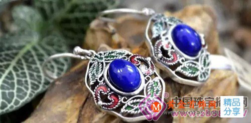 
	色如天青，璀璨若星子 — 青金石
