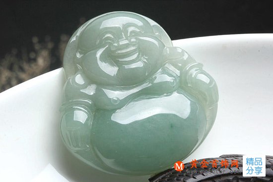 
	油青種翡翠算的上是高檔的翡翠嗎？要如何去挑選呢？
