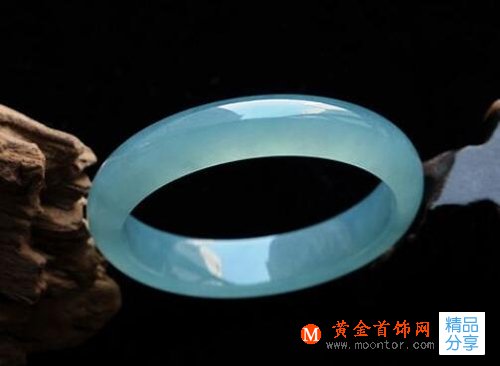 
	怎么區別翡翠藍水和晴水？翡翠藍水和晴水哪種貴？
