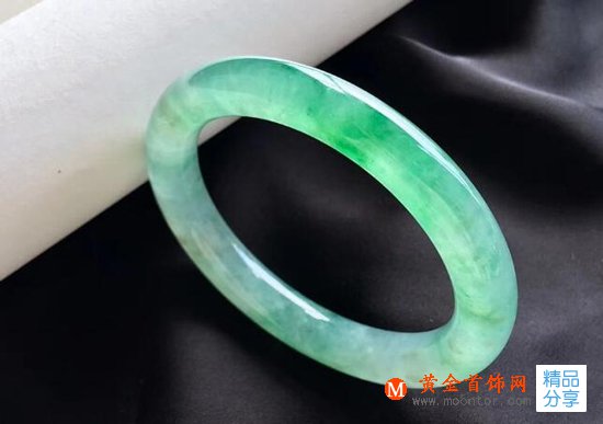 
	作為中國四大名玉之一，岫玉和翡翠有什么不同？
