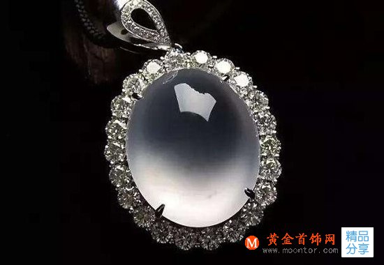 
	翡翠具有多彩的顏色，那么這些顏色是如何形成的呢
