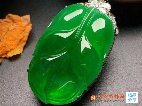 
	翡翠具有多彩的顏色，那么這些顏色是如何形成的呢
