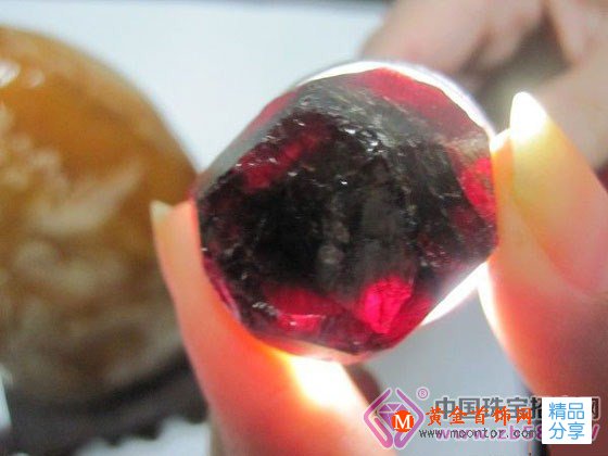 
	紅寶石與它的故鄉
