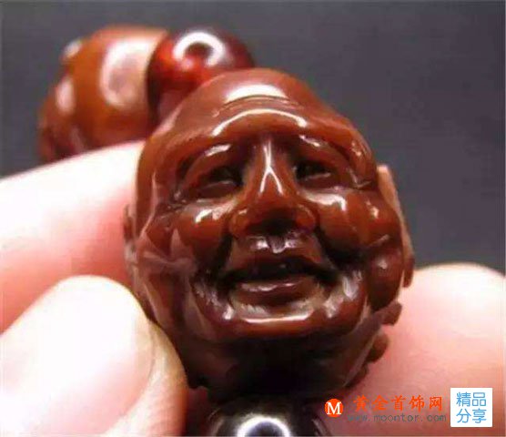 
	玉石瑪瑙有油性，木制文玩也有油性 文玩中的油性何解？
