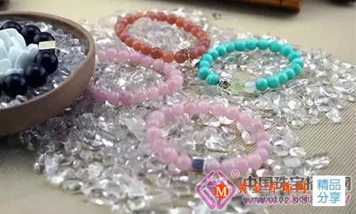 
	三種水晶召喚不同浪漫真愛
