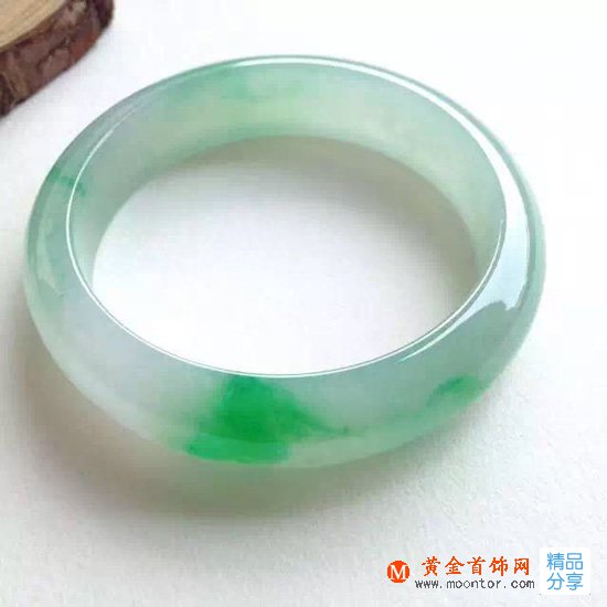 
	如何快速選擇翡翠手鐲？
