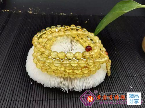 
	蜜蠟與琥珀，誰埋得深誰贏
