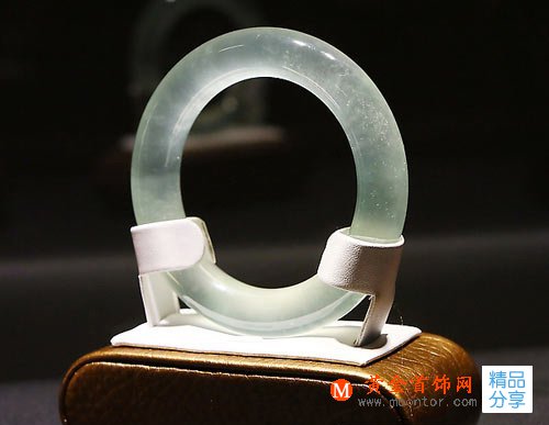 
	選購翡翠手鐲的四大秘笈

