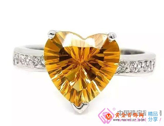 
	鉆石不夠 五彩寶石來湊
