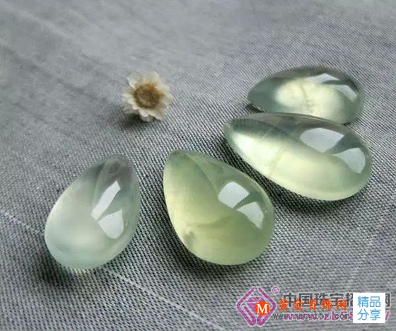 
	葡萄石不止綠色，小心錯過黃金！
