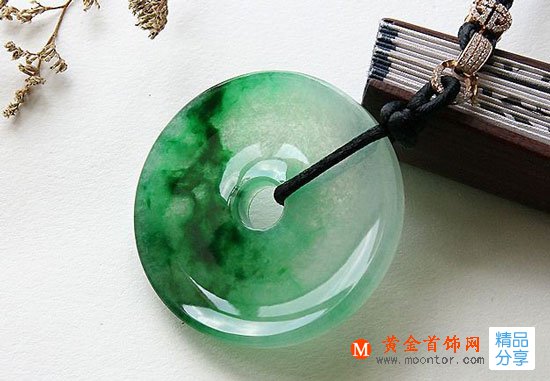 
	哪些方面決定了翡翠的價值？
