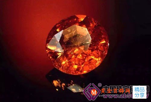 
	為什么說“紫牙烏”才是石榴石中的顏值帝
