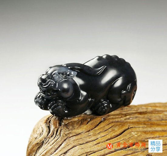
	墨玉之美——至黑、至純、至潤
