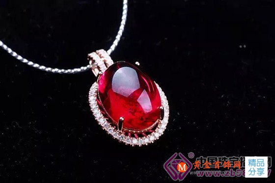 
	御寒單品搭配珠寶才點睛，溫暖寶石來呵護你！
