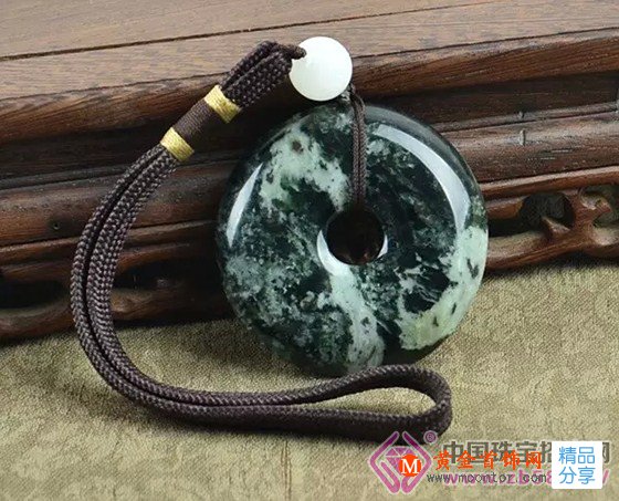
	雖然都是黑色品種，但材質卻大不相同
