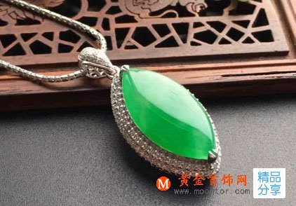 
	翡翠佩戴久會變色變黑是何緣由？
