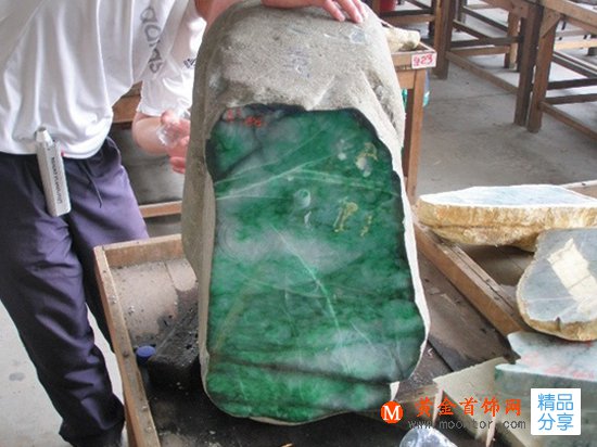 
	緬甸會卡翡翠原石的特點
