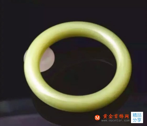 
	如何挑選一塊好的和田玉黃口料？
